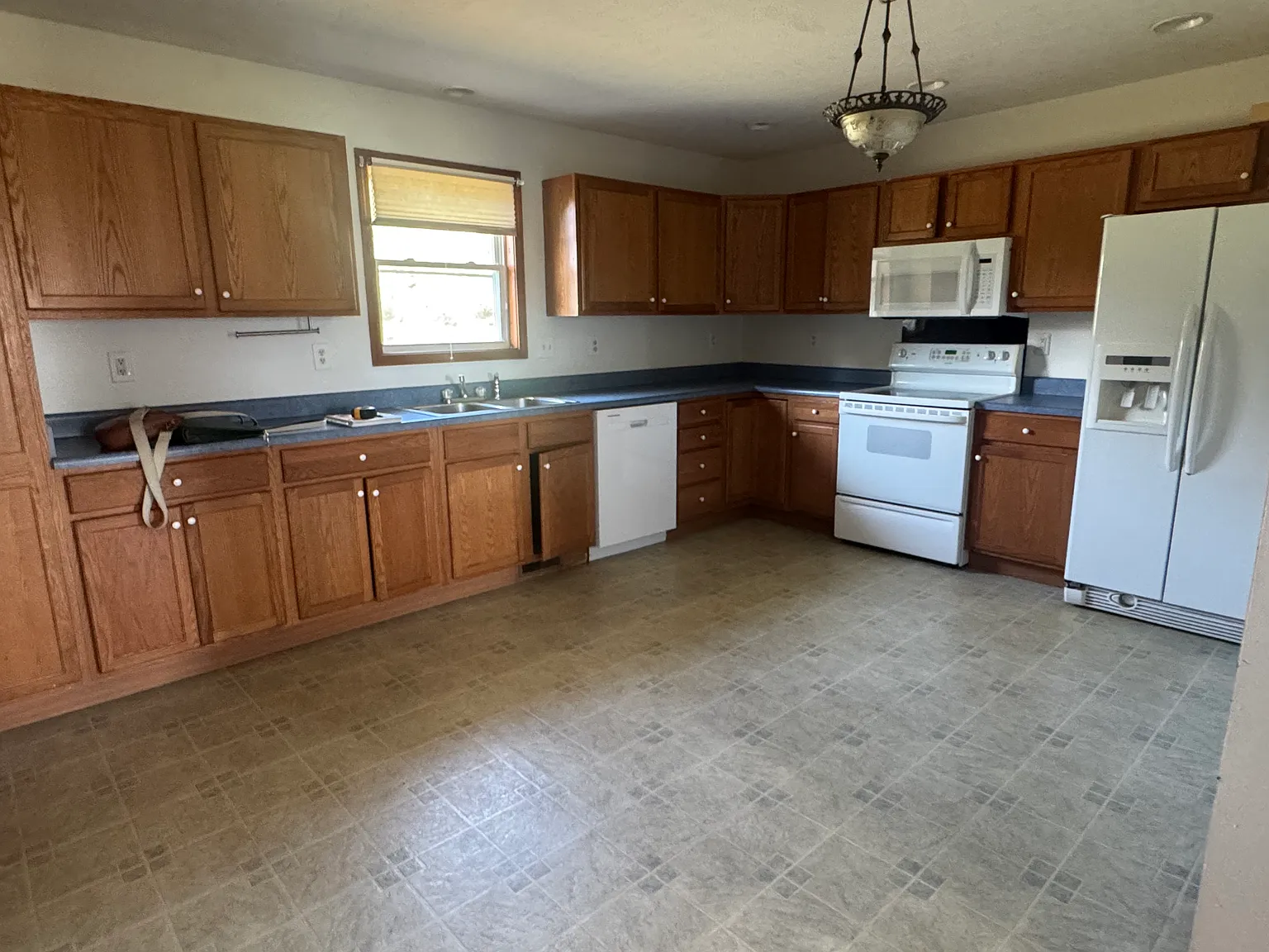 Airport Road House — Photo 3