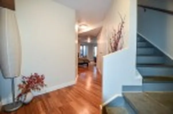 Sold by Brick&Mortar | media 8