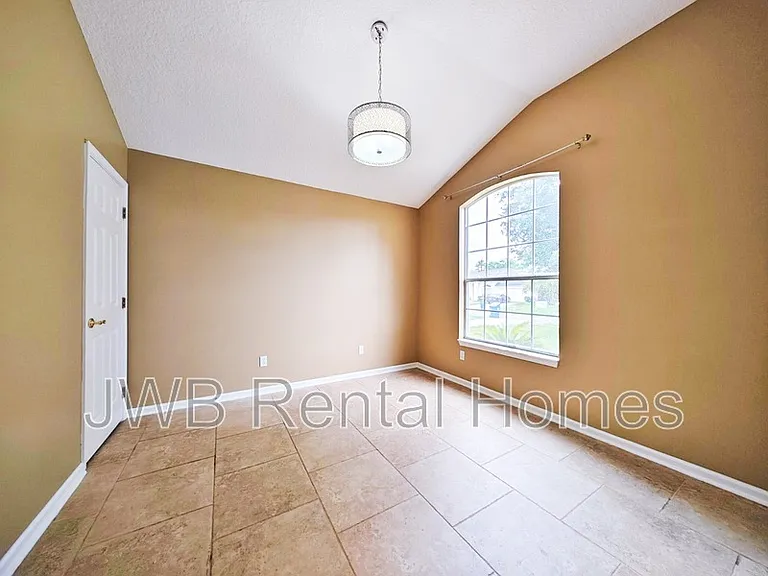 1346 Haden Ln — Photo 6