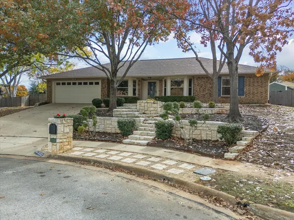 3032 Scenic Hills Ct, Bedford, TX 76021