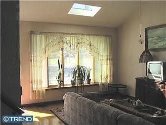 4th image of 5 Hill Ln