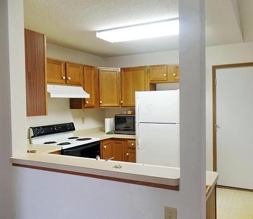 5th image of 1373 Hillview Cir W