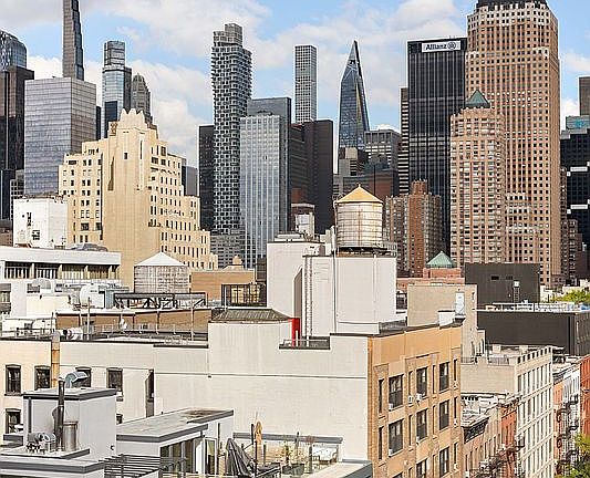 3rd image of 547 W 47th St Unit 1013
