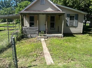 141 W Delta St, Aurora, MO 65605