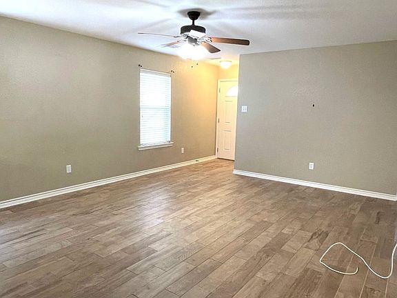3rd image of 5207 Blue Haven Dr