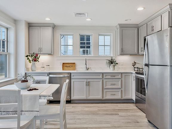 5th image of 150 Water St Unit 201