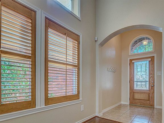 5th image of 8933 Holliday Ln