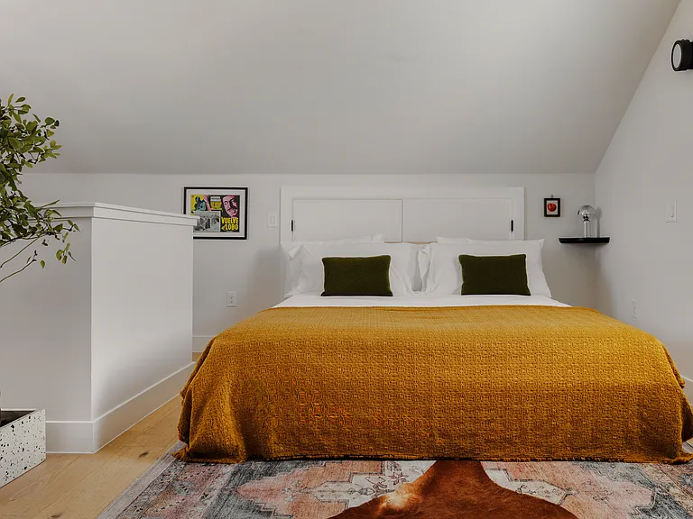 708 Chicon St — Photo 3