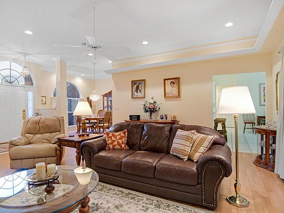 4th image of 1116 Troon Dr W