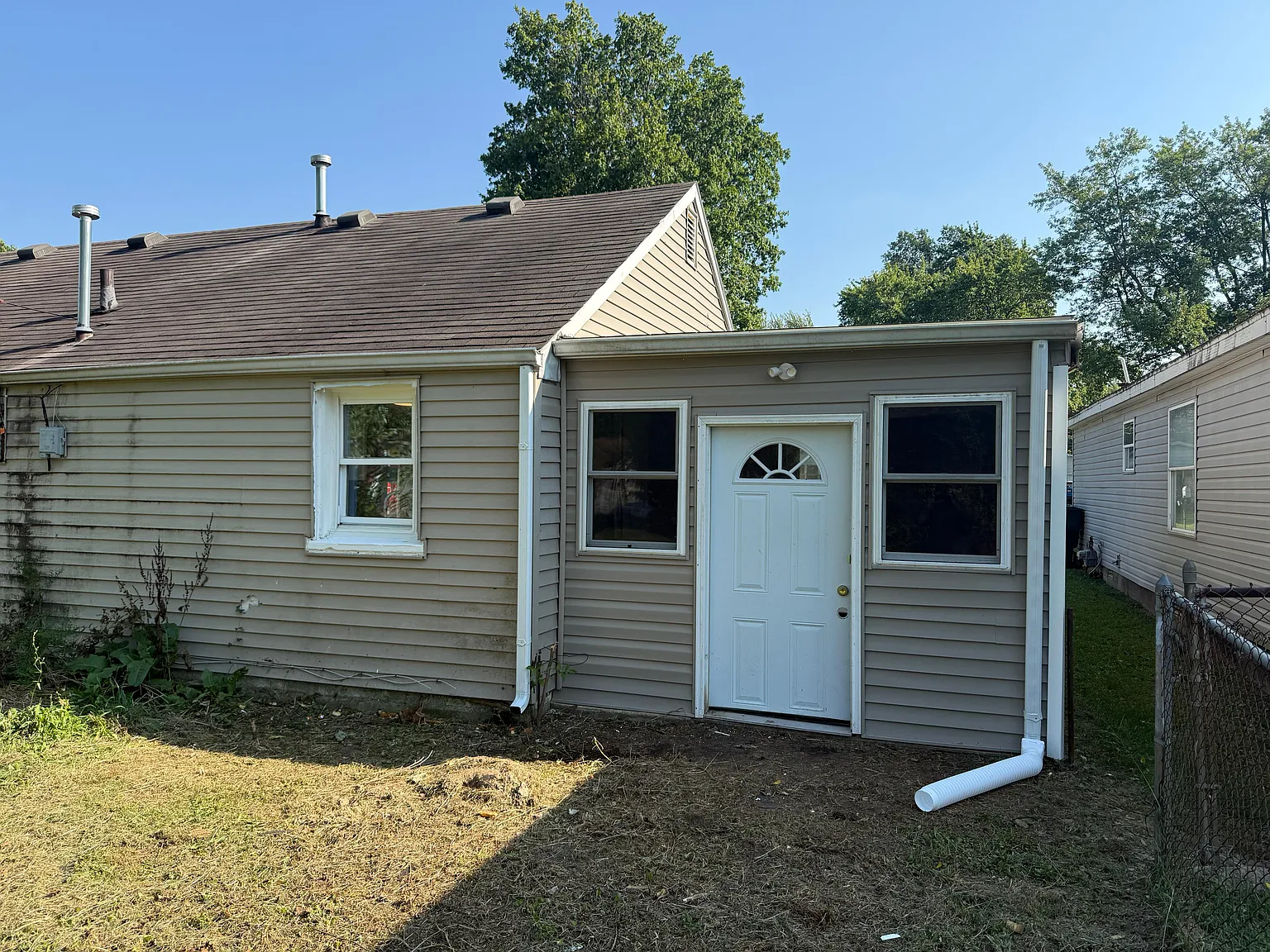 2 bed, 840 sqft, $950 — Photo 2