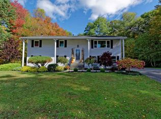 18 Emmett Dr, Schenectady, NY 12309