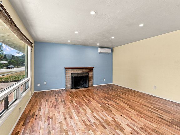 4th image of 1161 W 24th Ave