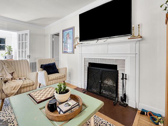 5th image of 906 Eatonton St