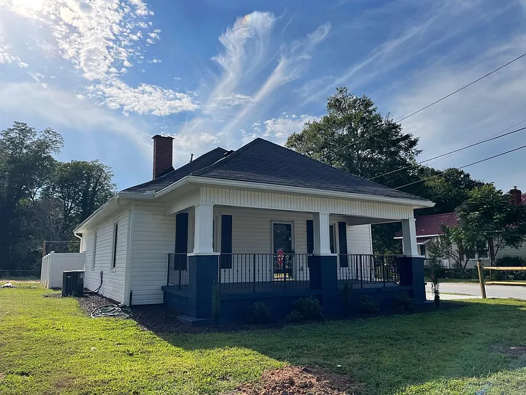 313 N Maple St — Photo 5