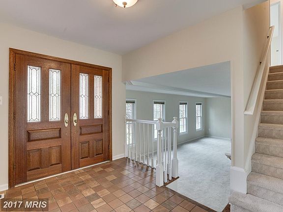 3rd image of 10201 Glencoe Dr