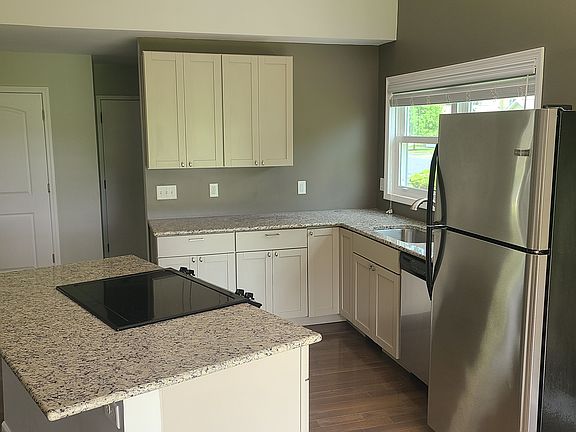 3rd image of 3716 Woodbridge Ln