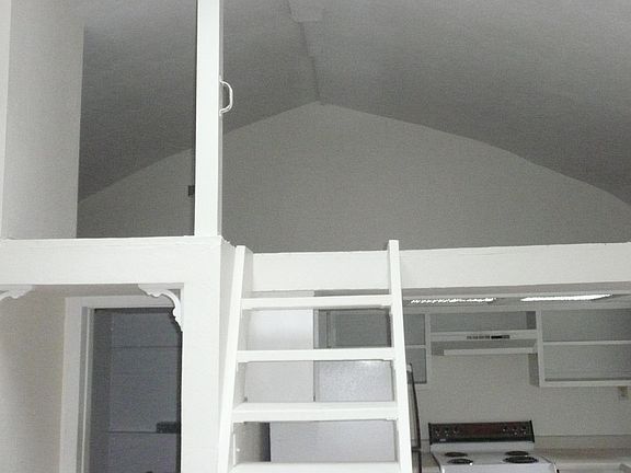3rd image of 829 E Blithedale Ave #B