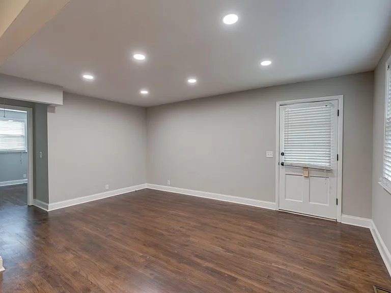 1109 Maplehurst Ln — Photo 11