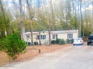 54 Jefferson Rd, Wiggins, MS 39577