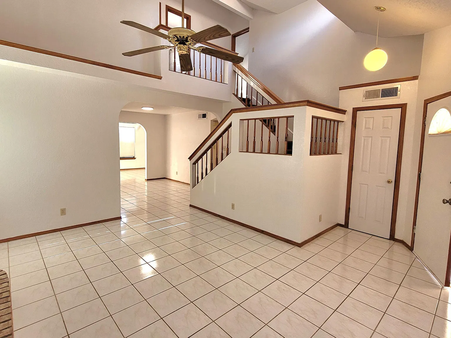 3 bed, 2.0 bath, 1346 sqft, $1,675 — Photo 3