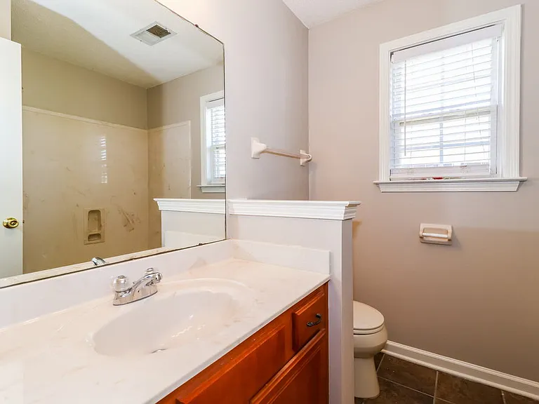 10050 Bloomsbury Ave — Photo 16