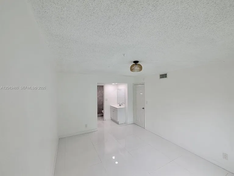 700 SE 2nd Ave #313 — Photo 8