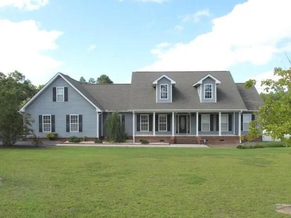 107 Twin Lakes Dr, Moultrie, GA 31768