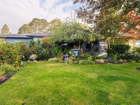 2064 Lansdowne Rd, Oak Bay, BC V8P 1B3