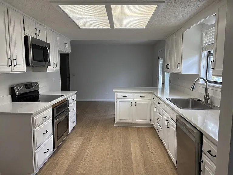 2101 NE J St — Photo 11