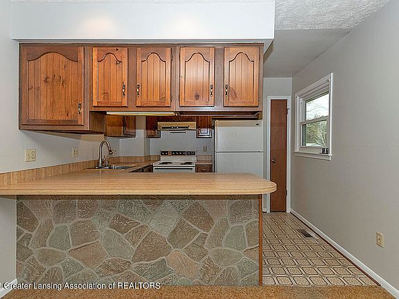 5th image of 16084 Eskes St