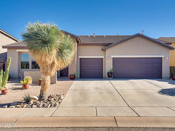 2nd image of 996 E Empire Canyon Ln
