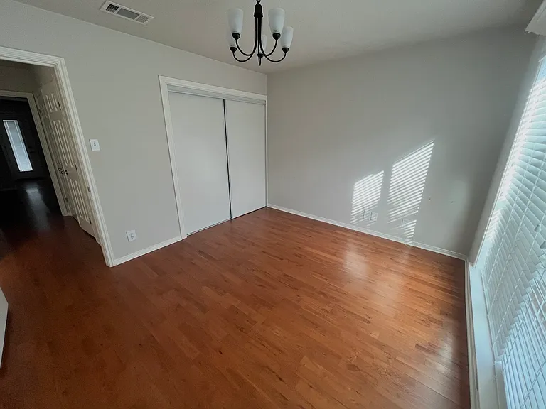 524 Josephine St — Photo 3