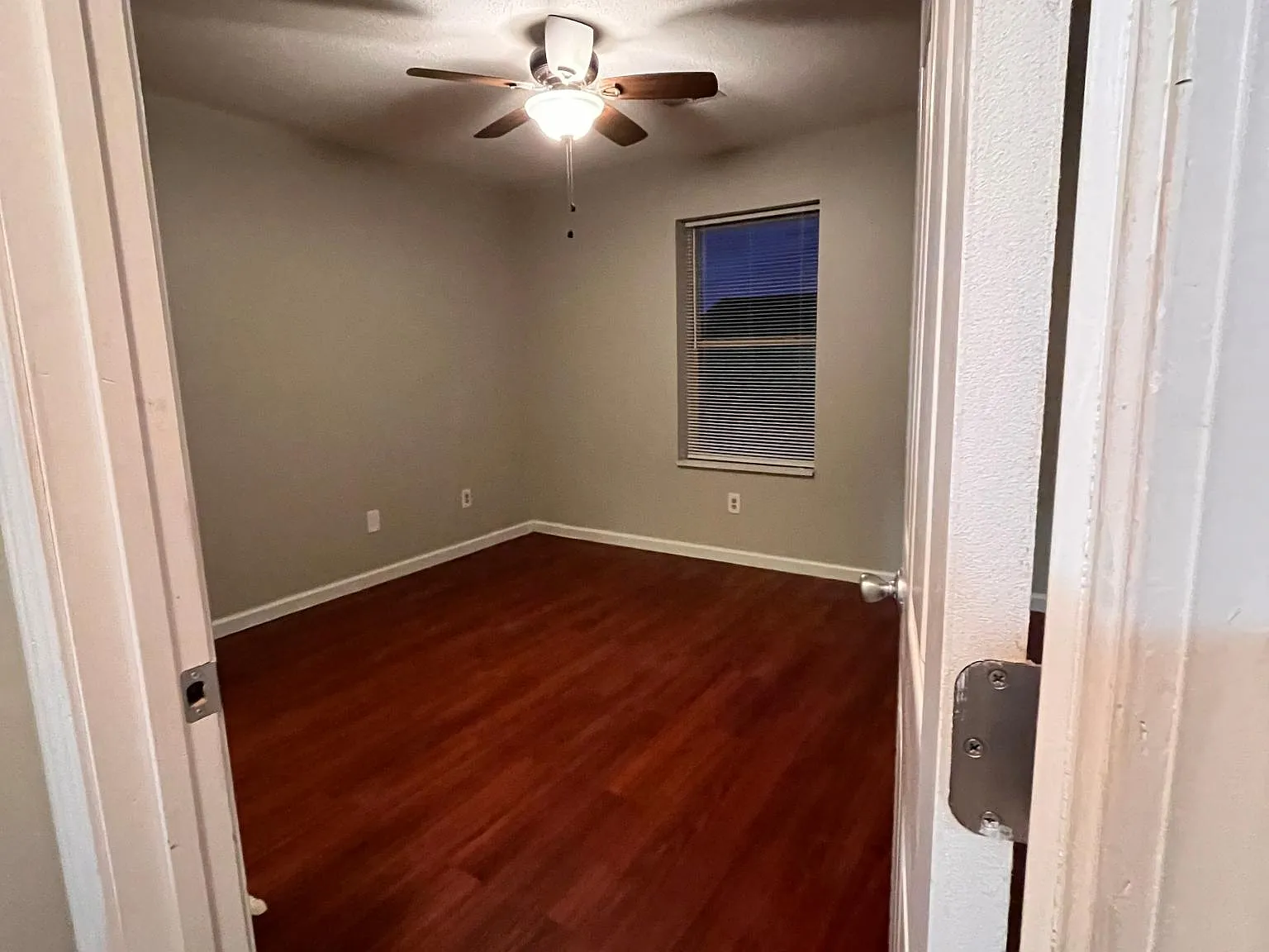 3 bed, 1100 sqft, $925 — Photo 2