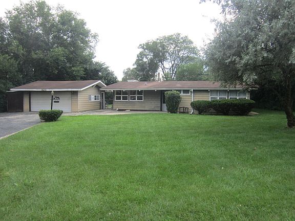 2nd image of 823 Coronet Ln