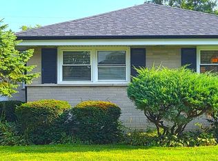 807 E Golfview Dr, Mount Prospect, IL 60056
