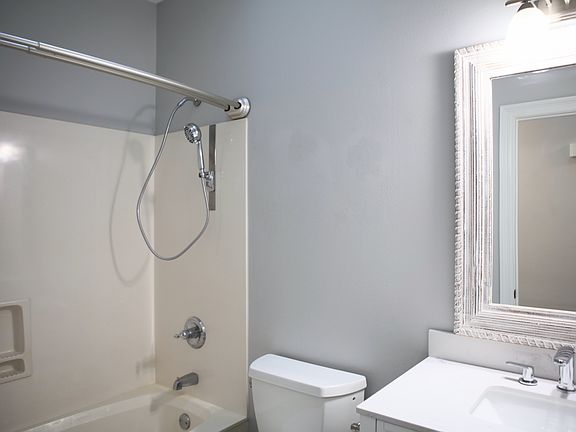 3rd image of 600 Calle Escada Santa Point