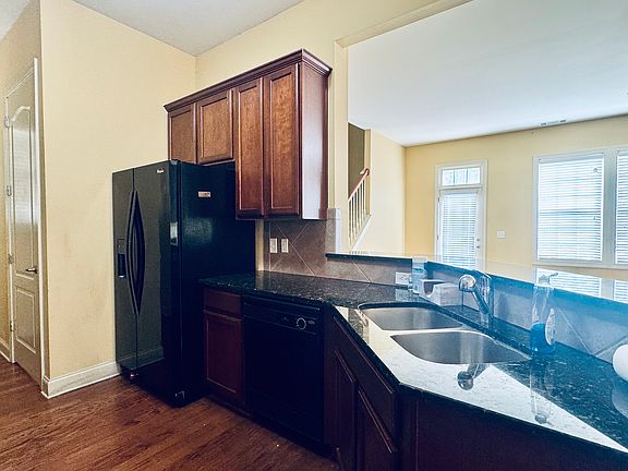4th image of 2138 Mission View Dr