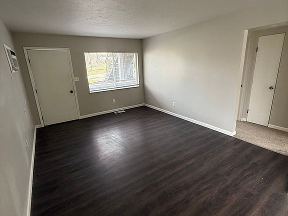 3rd image of 734 Hogue Ave