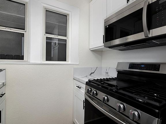 4th image of 4554 North Ave #1