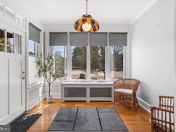 4th image of 660 Wendover St