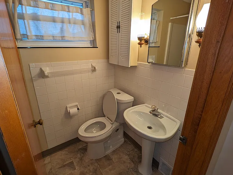538 Hower St NE — Photo 12