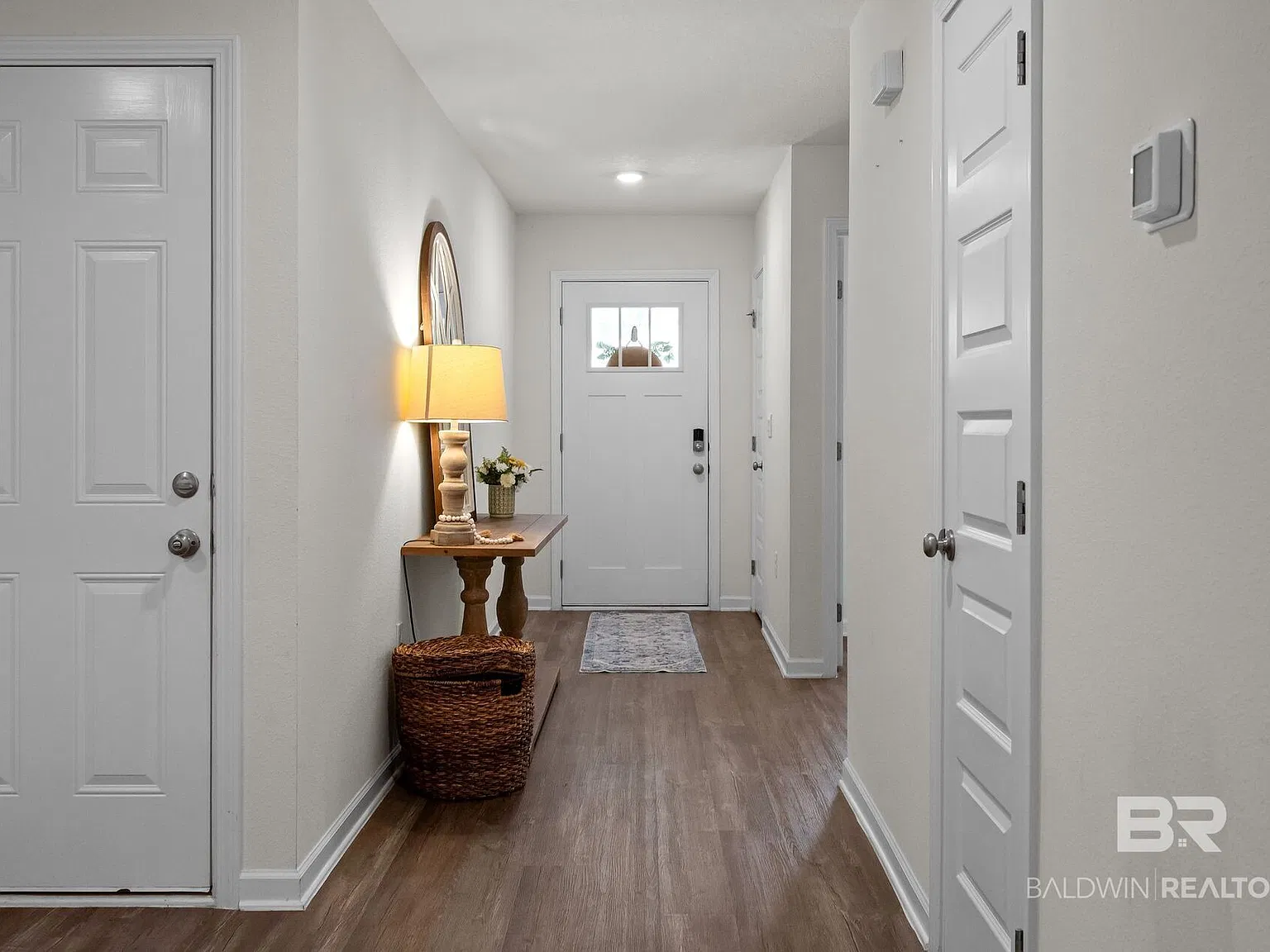 4 bed, 2.0 bath, 1796 sqft, $2,400 — Photo 2