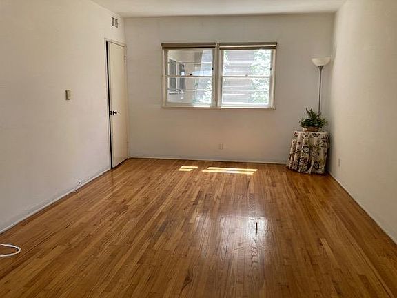 2nd image of 1829 Westholme Ave