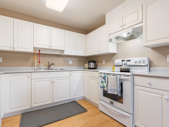 5th image of 9855 Quarry Rd #108