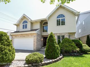 1009 Norfolk St, Downers Grove, IL 60516