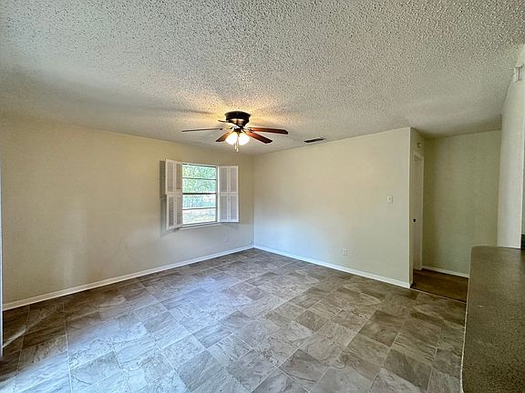 3rd image of 1005 Bonner Dr