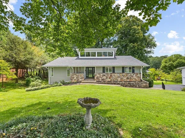 105 Dogwood Ln, Johnson City, TN 37604