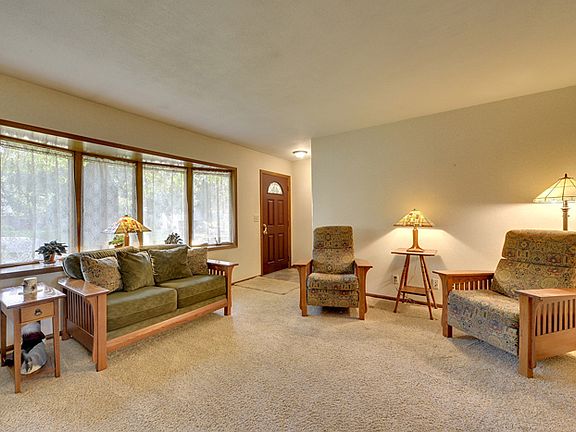 4th image of 755 Wheaton Ave