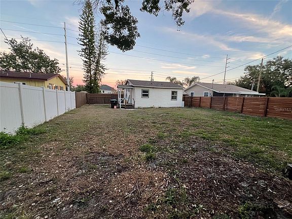 3rd image of 1658 Hempel Ave