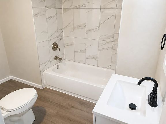 5th image of 1025 W 17th St